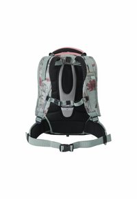 Sac à dos pour enfants en tissu vert clair à motif floral, doté de bretelles rembourrées, d'un panneau arrière en mesh et de bretelles de poitrine et de taille ajustables.