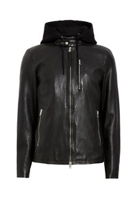Veste en cuir noir avec une capuche noire amovible, fermeture éclair frontale et deux poches latérales zippées. Texture lisse et design ajusté.