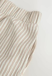 No seleccionado, neutral stripe