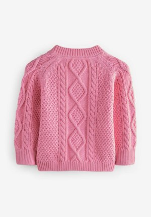 Suéter de punto rosa con patrones de cable y texturados, cuello redondo y puños de canalé. Presenta una construcción de hilo suave y grueso.