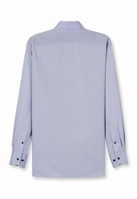 Himmelblaues Langarmhemd mit strukturiertem Muster, Knopfmanschetten und klassischem Kragen. Die Rückansicht zeigt einen geraden Saum.