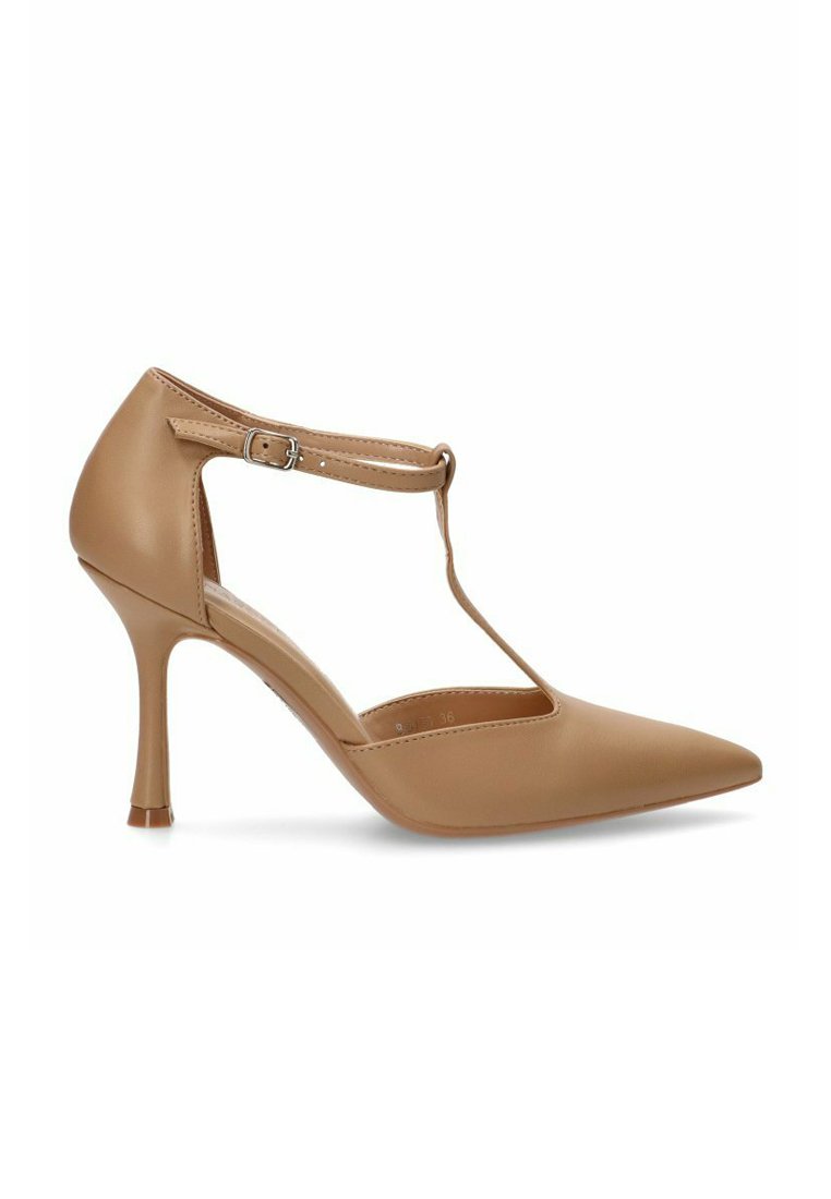 Zapato de tacón desnudo con puntera afilada, diseño de tira en T, material sintético suave y un delgado tacón stiletto.