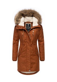 Barna parka dzseki műszőrme szegélyes kapucnival, polár béléssel, elülső cipzárral, derékrészen húzózsinórral és két oldalzsebbel, melyeken gombos záródás található.