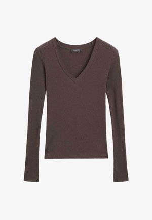 Brun, ribbad långärmad topp med V-hals. Enkelt mönster, slät textur och figursydd form. Lappen synlig vid halsringningen.
