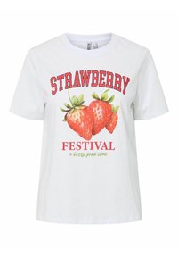 Balta kokvilnas T-kreklu ar zīmējumu, kurā attēlotas zemenes, sarkano tekstu "ZEMENES FESTIVĀLS" un zaļo tekstu "ļoti laba laika pavadīšana".