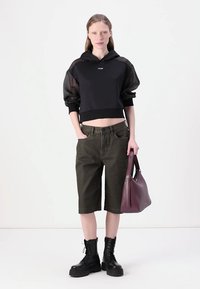 AllSaints RIKU - Kratke hlače od trapera - golden black