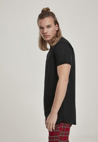 Urban Classics SHORT SHAPED TURN UP TEE - Jednoduché tričko - black