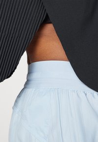 Thumbnail Image 6