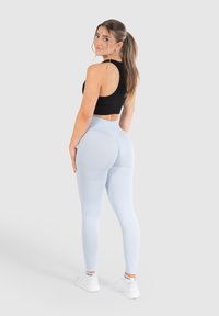 Smilodox SLAYTON SCRUNCH EFFECT LEGGINGS SPORT FITNESS - Leggings - hellblau