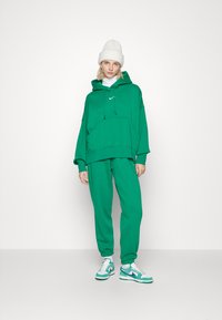 Nike Sportswear HOODIE - Sweatshirt com capuz - malachite sail