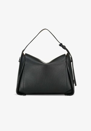 Sac à main en cuir noir à la forme structurée, doté d'une anse supérieure incurvée et d'une bandoulière amovible. Surface texturée avec des détails de design minimalistes.