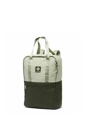 Zaino Columbia in verde chiaro e verde scuro, con doppi manici superiori, una tasca frontale con zip e un'etichetta del logo davanti.