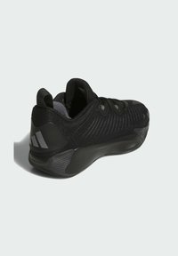 Zapatilla deportiva negra con parte superior de punto texturizado, talón reforzado y suela de goma plana. Presenta tres rayas de logo y un diseño sin costuras.