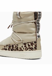 Puma SNOWBAE ANIMAL - Snowboots  - putty black-brown mushroom
