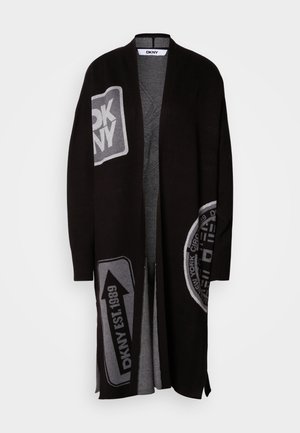 Mustaga kardigan hallitava sisepinnaga, millel on suured DKNY logo ja suunavad graafika. Pehme, kudumine kangas, avatud esiosa disain.