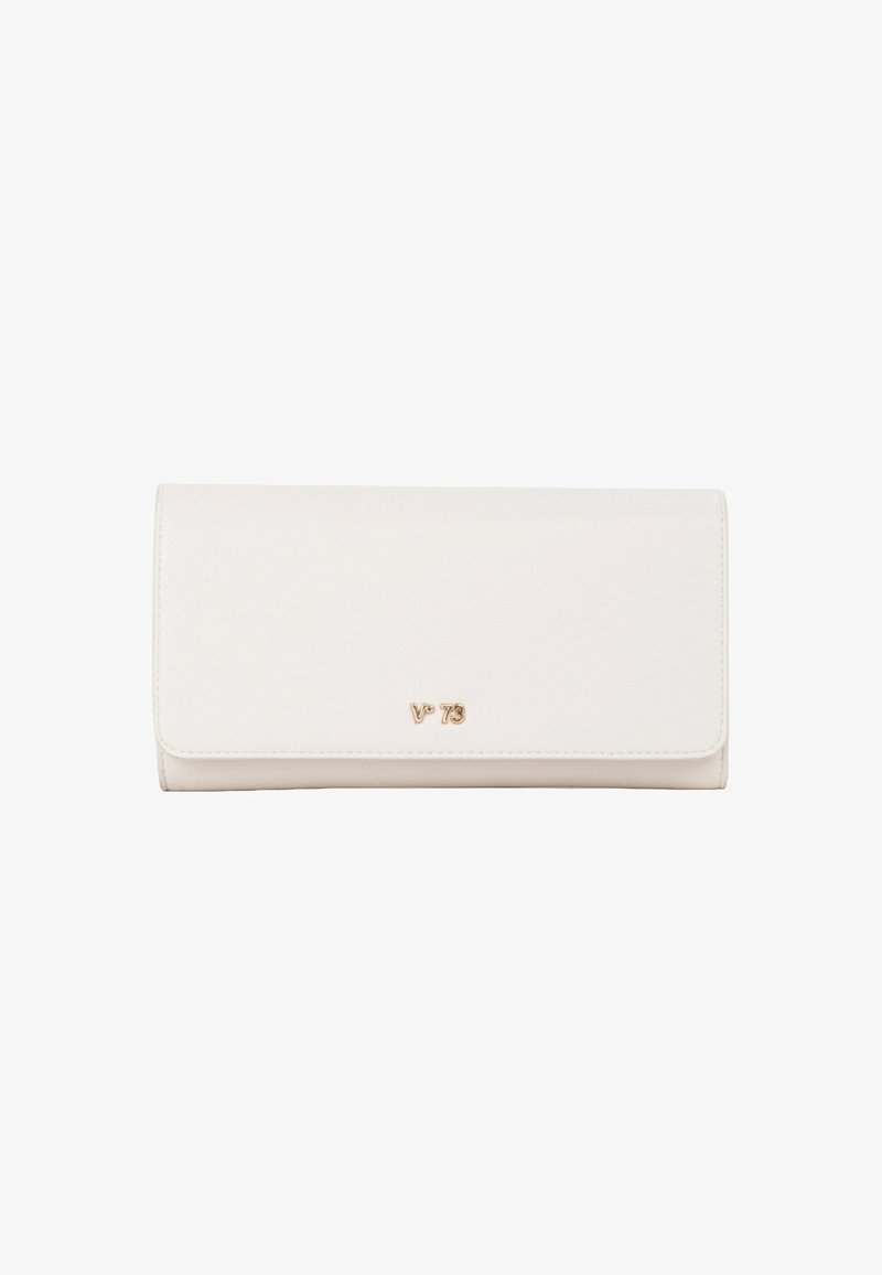 Witte leren portemonnee met een klep sluiting, voorzien van een subtiel in goud gedrukt logo. Gladde textuur en rechthoekige vorm.