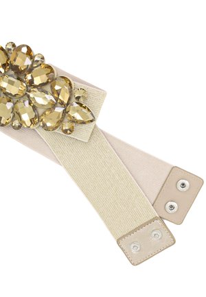 Cinghie in tessuto beige con una superficie testurizzata, adornate con grandi gemme color ambra chiaro a un'estremità, dotate di chiusure a scatto.