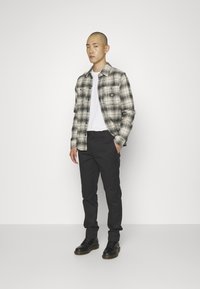 Thumbnail Image 6