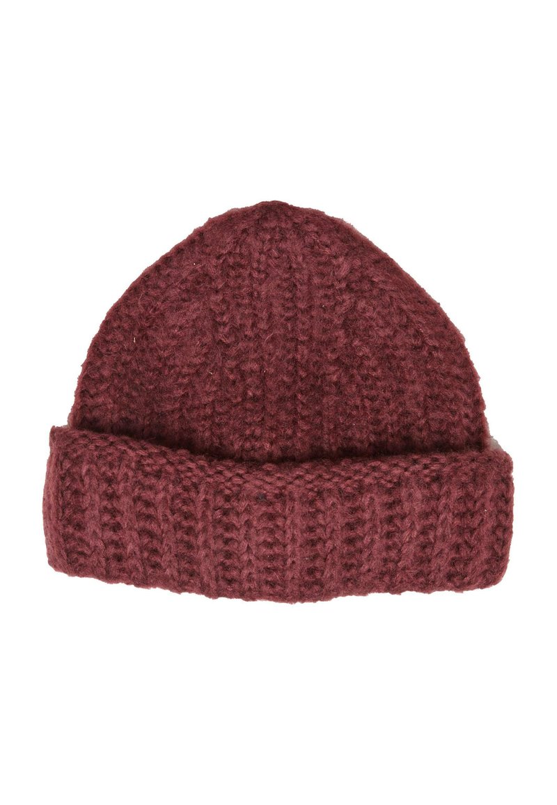 Burgunderfarget strikket lue med ribbestruktur og brettet brem, laget av teksturert ullgarn, som tilbyr varme og komfort.