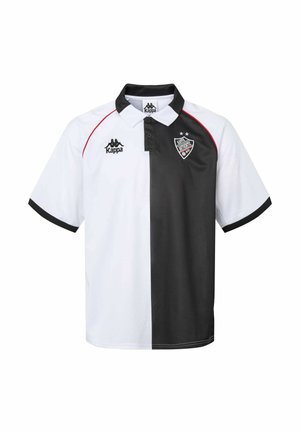 Polo de manga corta con un diseño dividido en negro y blanco vertical, cuello negro, ribetes rojos, logo de Kappa y placa Kappa Authentic en el frente.
