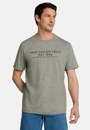 TOM TAILOR, T-SHIRT MIT LOGO-PRINT - T-shirt print - deep green white stripes