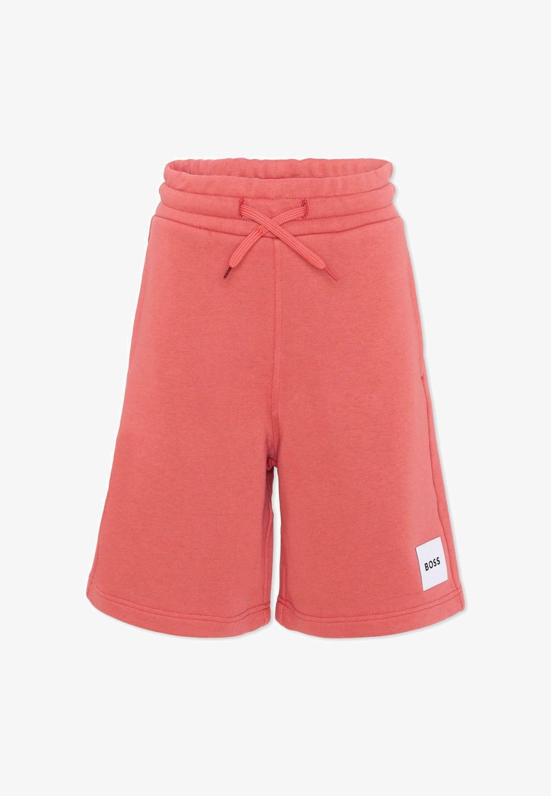Shorts décontractés rose corail avec taille élastique, cordon de serrage et petite étiquette blanche portant l'inscription "BOSS" près de l'ourlet sur la jambe gauche.