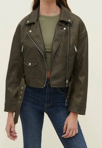 Stradivarius Veste en similicuir - khaki