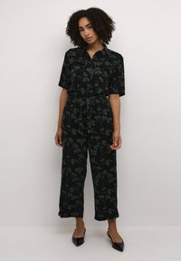 Kaffe ARUTHIE CROPPED AOP  - Salopetă - black green flower print