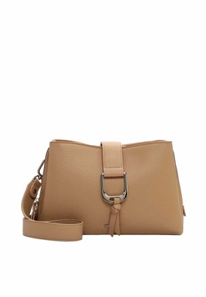 Beige leren crossbodytas met een zilveren gesp en verstelbare riem, met een textuur aan het oppervlak en een decoratieve knoop aan de voorkant.