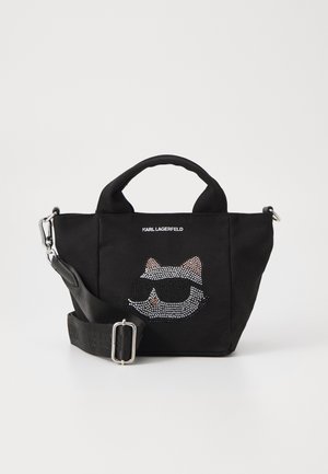 Sac à main noir avec courtes anses, bandoulière amovible, chat en strass portant des lunettes de soleil et logo "Karl Lagerfeld" au-dessus du chat.