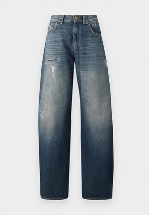 Jeans in denim blu scuro con un finish lavato. Taglio dritto, design a cinque tasche, con strappi e zone scolorite per una variazione di texture.