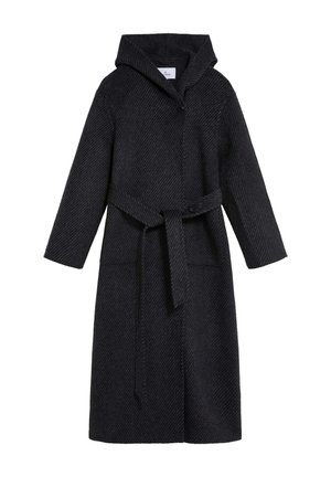 Abrigo con capucha de color gris oscuro, con un patrón de espiga texturizado, mangas largas, cierre frontal de botones y un cinturón atado en la cintura.