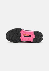 Adidas Terrex Túracipők - quiet crimson/putty mauve/pink fusion
