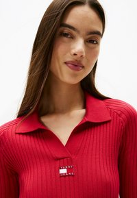 Tommy Jeans - Sukienka dzianinowa