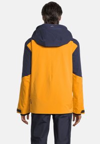 Gelbe und marineblaue Skijacke mit Kapuze. Hervorhebt sich durch ein wasserdichtes Design, elastische Bündchen und kontrastierende geometrische Farbblöcke.