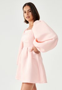TUSSAH LIVVY - Kasdienė suknelė - baby pink