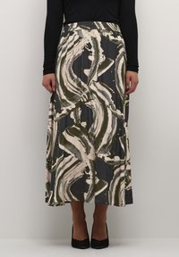 Jupe longue et fluide avec une base sombre et des motifs abstraits crème et olive. Confectionnée en tissu doux, elle possède une taille élastique et un design plissé.