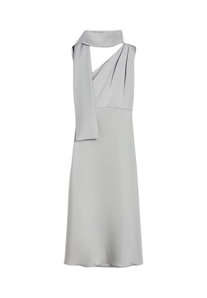 Abito midi grigio chiaro senza maniche con scollatura asimmetrica e un pannello drappeggiato su una spalla che si estende verso l'alto come una sciarpa.