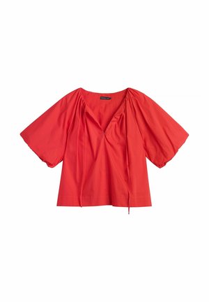 Blouse rouge à manches courtes avec manches larges, col en V et cordons réglables au niveau du col.