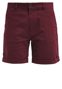 Shorts décontractés pour hommes couleur marron foncé avec ourlets retroussés, fermeture avant par bouton et zip, passants pour ceinture et deux poches avant.