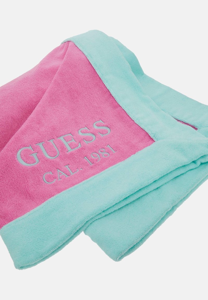 Serviette De Plage GUESS – Logo Jeans Et Motif Palmier – 100% Coton – Couleur Rouge Vif – Idéale Pour Plage, Piscine, Décoration