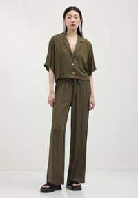 Calliope TINTA UNITA - Camicia - verde