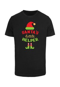 Tricou negru cu imprimeu colorat: textul "AJUTORUL mic al lui SANTA", în roșu și verde, cu o pălărie de Moș Crăciun și încălțări de elf în partea de jos.