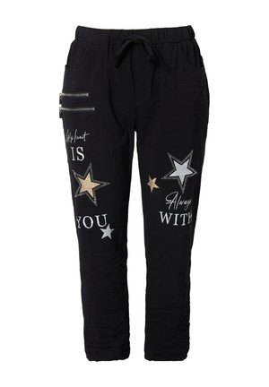 Pantalon de jogging noir en tissu léger, avec des graphiques d'étoiles argentées et dorées, du texte imprimé et des détails de poche zippée.