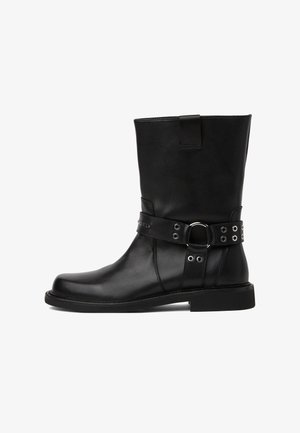 KARL LAGERFELD, SADIE STUDS HARNESS BOOT - Каубойски/байкърски боти до глезена - black lthr