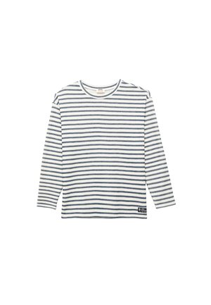 - Sweter