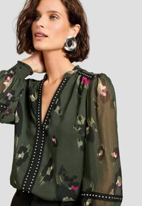 Love & Roses REGULAR FIT - V-NECK HARDWARE - Blúz - khaki green