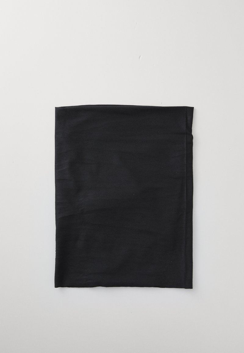 Rettangolo di tessuto nero con una superficie liscia, caratterizzato da bordi puliti e senza motivi o accessori visibili.
