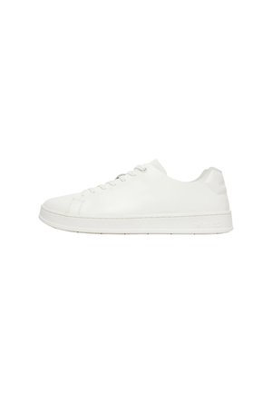 Sneaker bianca con finitura in pelle liscia, punta rotonda, sei fori per i lacci e un design minimalista. Suola in gomma con branding discreto.