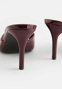 Next FOREVER COMFORT- REGULAR FIT - Mules med hæl - burgundy
